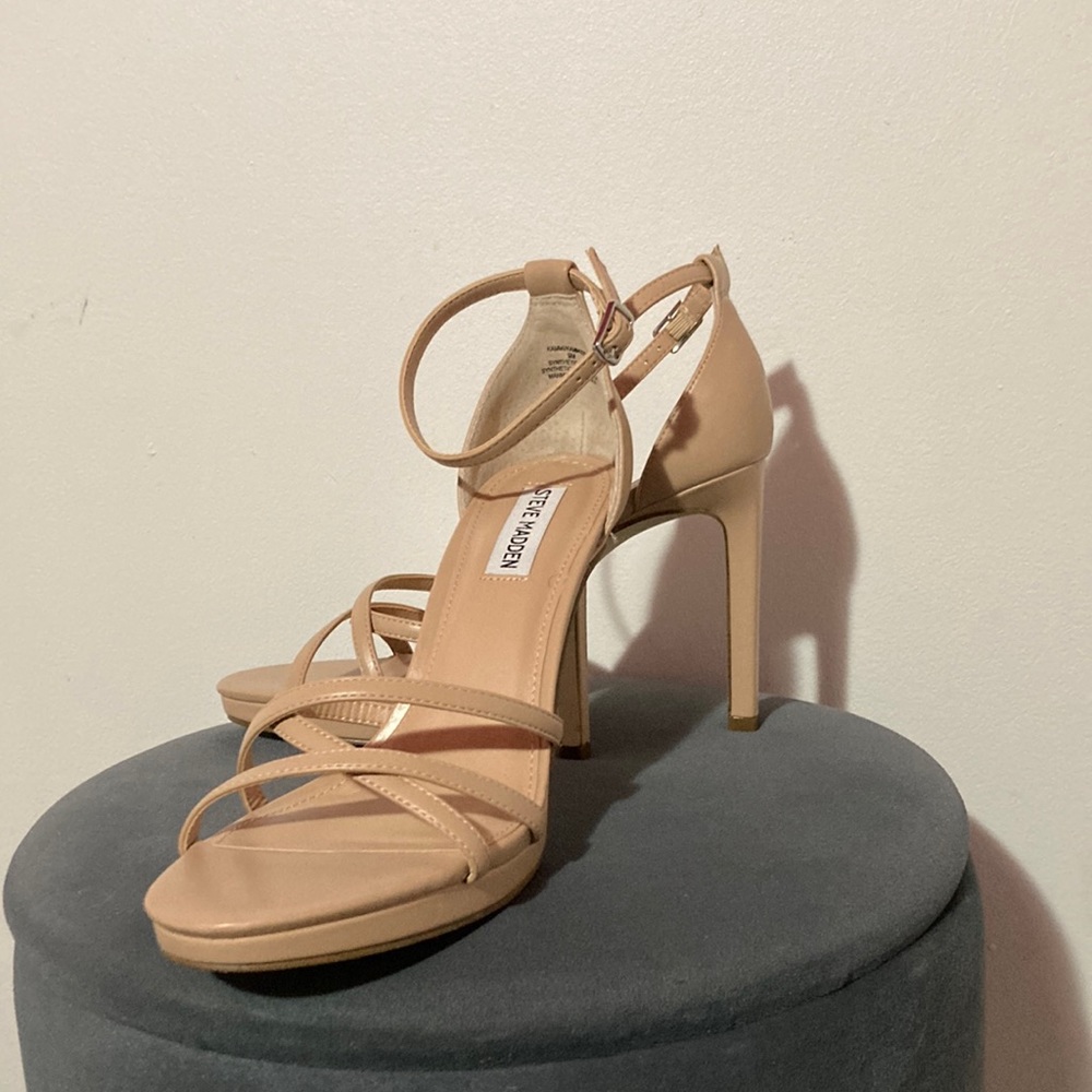 Steve Madden taupe ankle strap 4 inch heel, new never worn